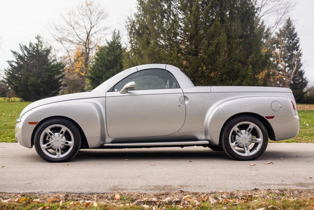 Used 2005 Chevrolet SSR w/ Preferred Equipment Group image 17