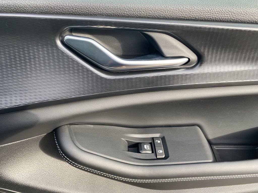 New 2025 Jeep Grand Cherokee L Altitude image 12