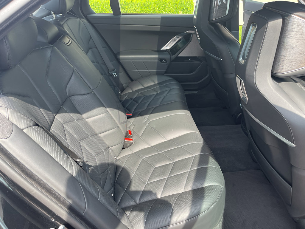 Used 2024 BMW 740i xDrive image 32