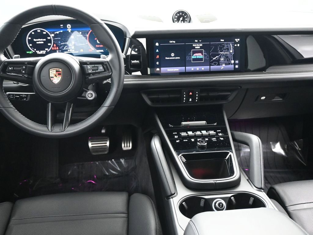 Certified 2025 Porsche Cayenne GTS AWD/4WD image 8