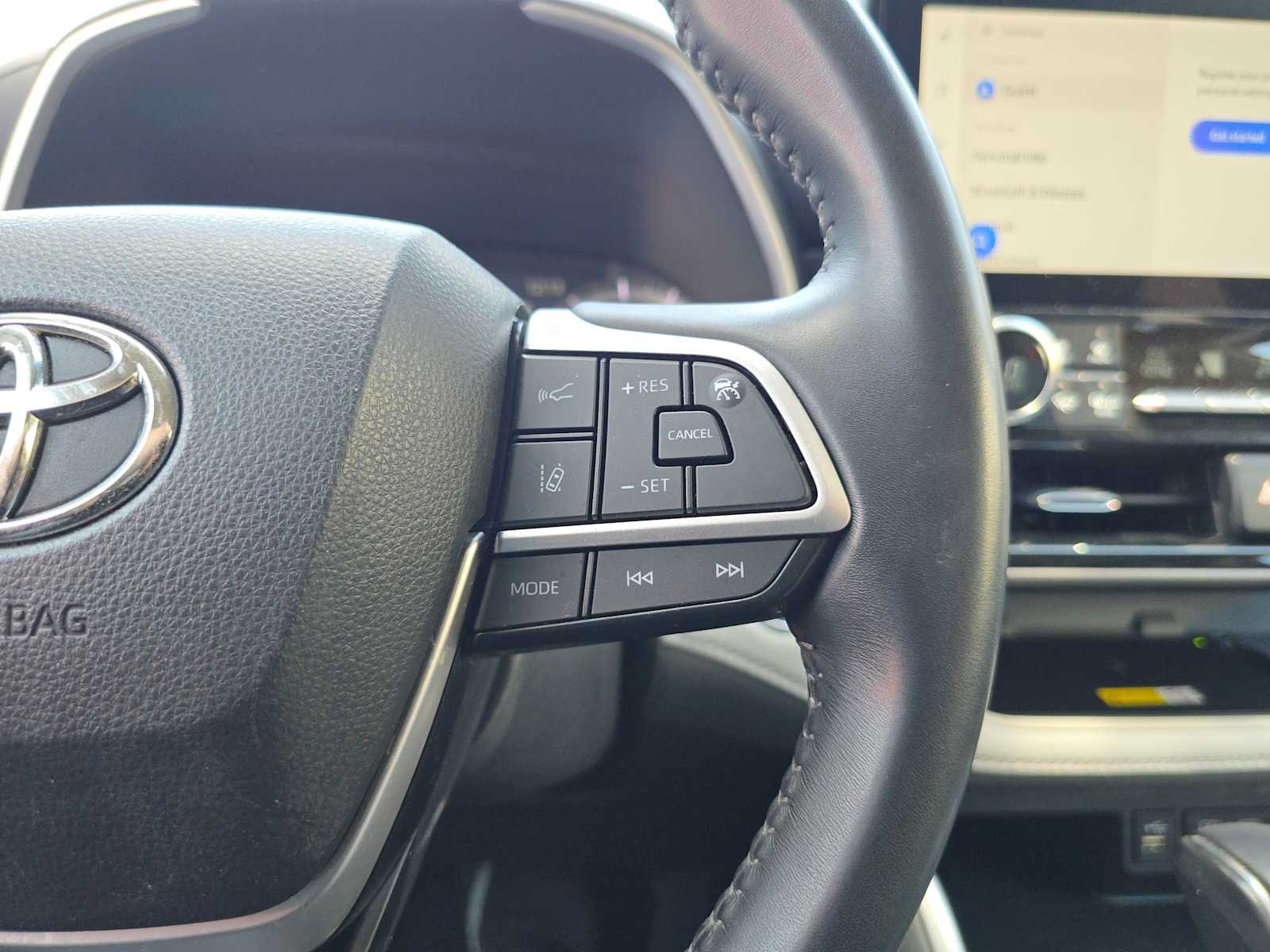 Used 2023 Toyota Highlander XLE FWD image 30