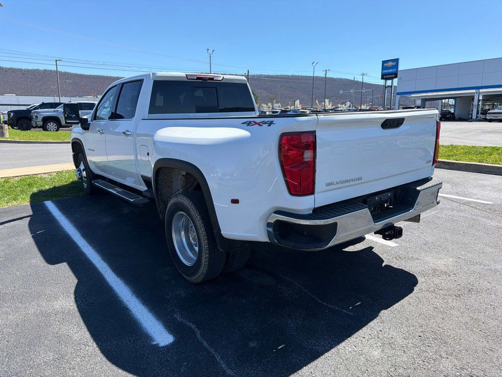 Used 2024 Chevrolet Silverado 3500 LTZ w/ LTZ Convenience Package AWD/4WD image 5