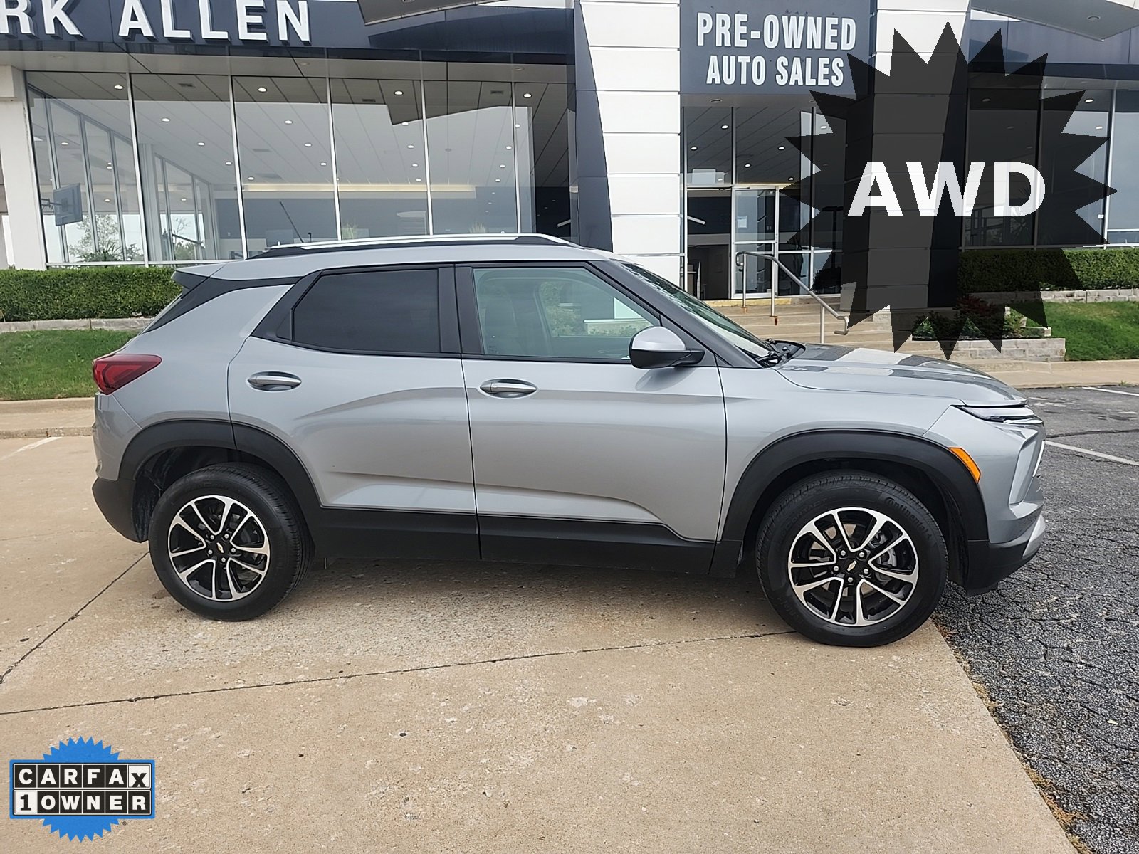 Used 2025 Chevrolet TrailBlazer LT image 2