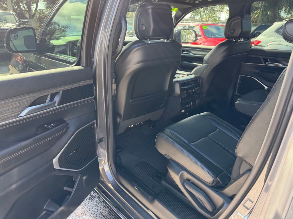 Used 2023 Jeep Wagoneer Series III w/ Preferred Equipment Group image 28