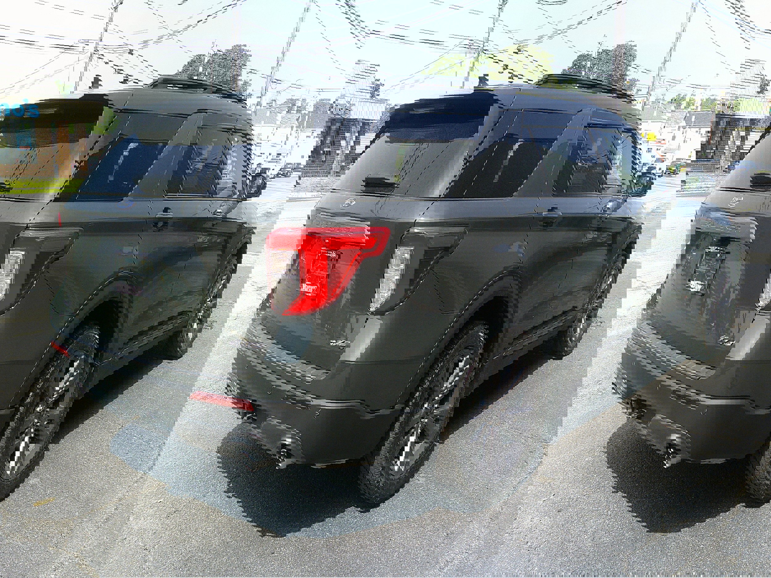 Used 2023 Ford Explorer XLT w/ Equipment Group 202A image 5
