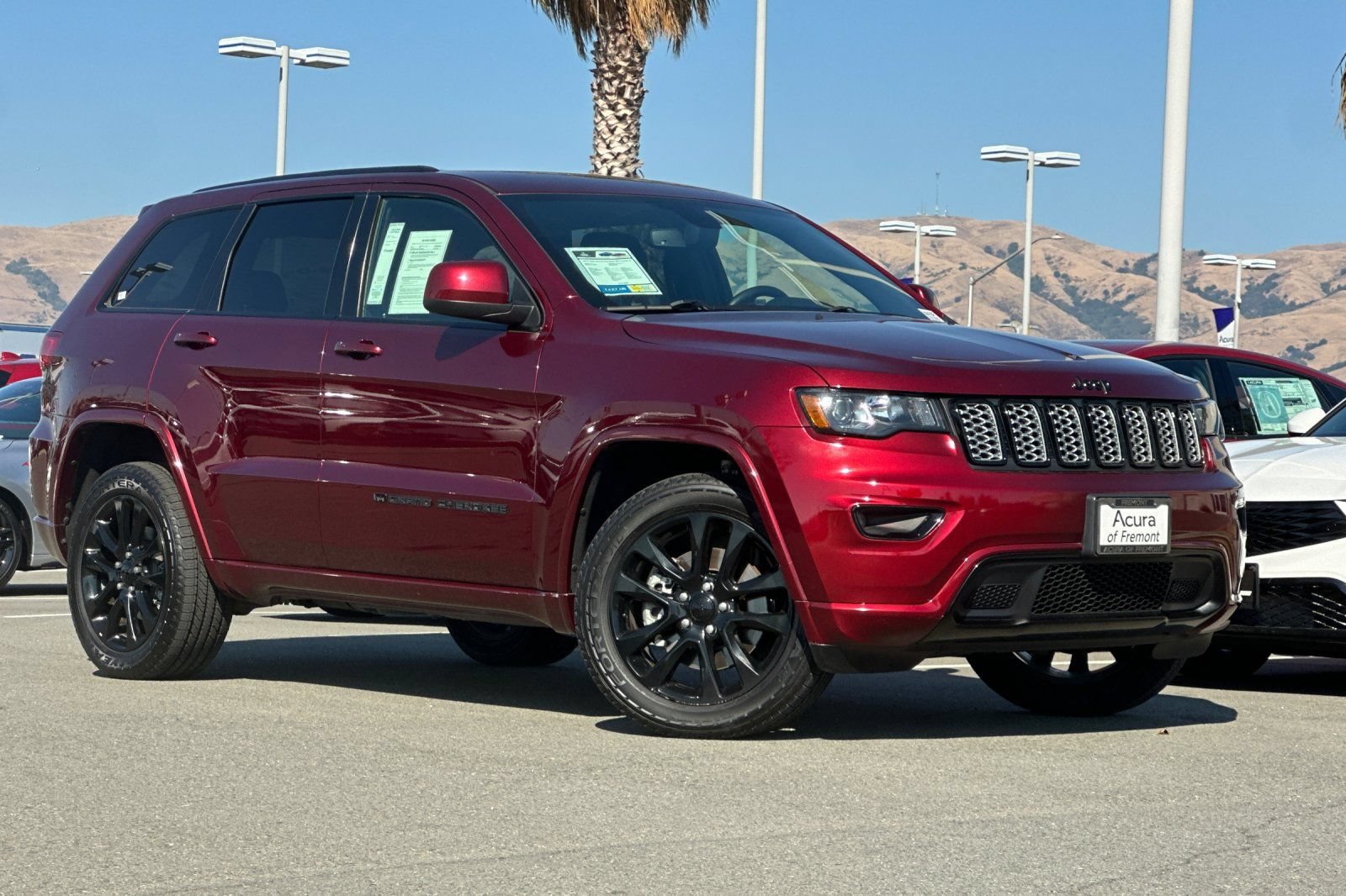 Used 2022 Jeep Grand Cherokee Laredo X AWD/4WD image 2