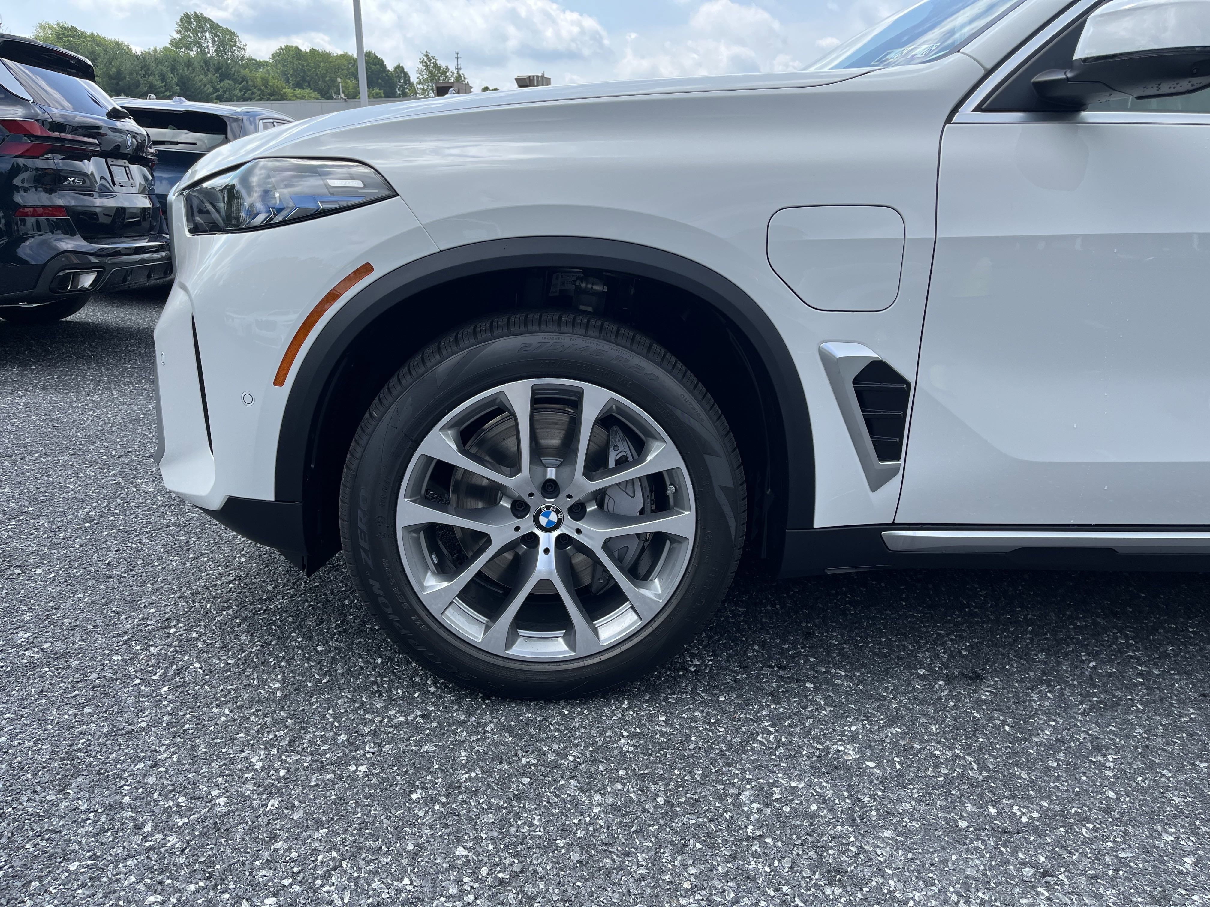 Used 2026 BMW X5 xDrive50e image 5