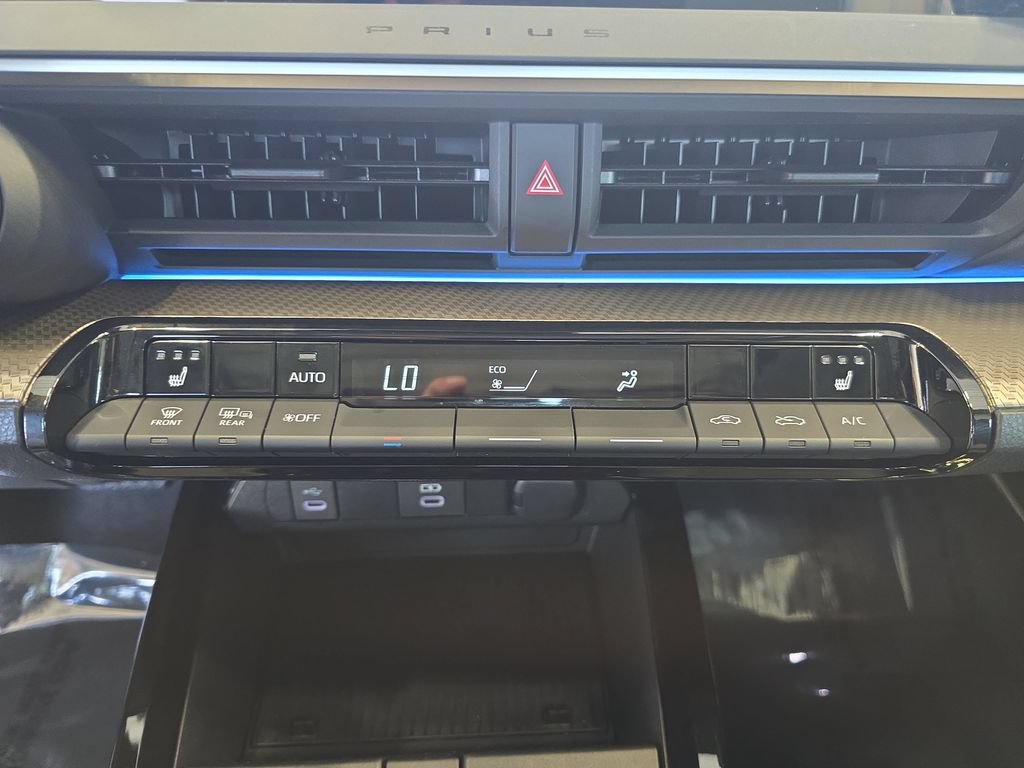 Used 2024 Toyota Prius XLE FWD image 22