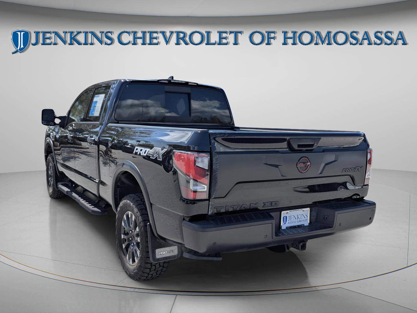 Used 2024 Nissan Titan PRO-4X w/ Pro-4x Convenience Package image 10