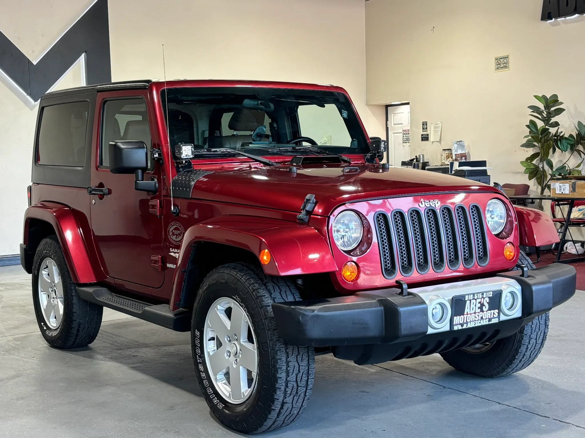 Used 2011 Jeep Wrangler Sahara w/ Connectivity Group AWD/4WD image 3