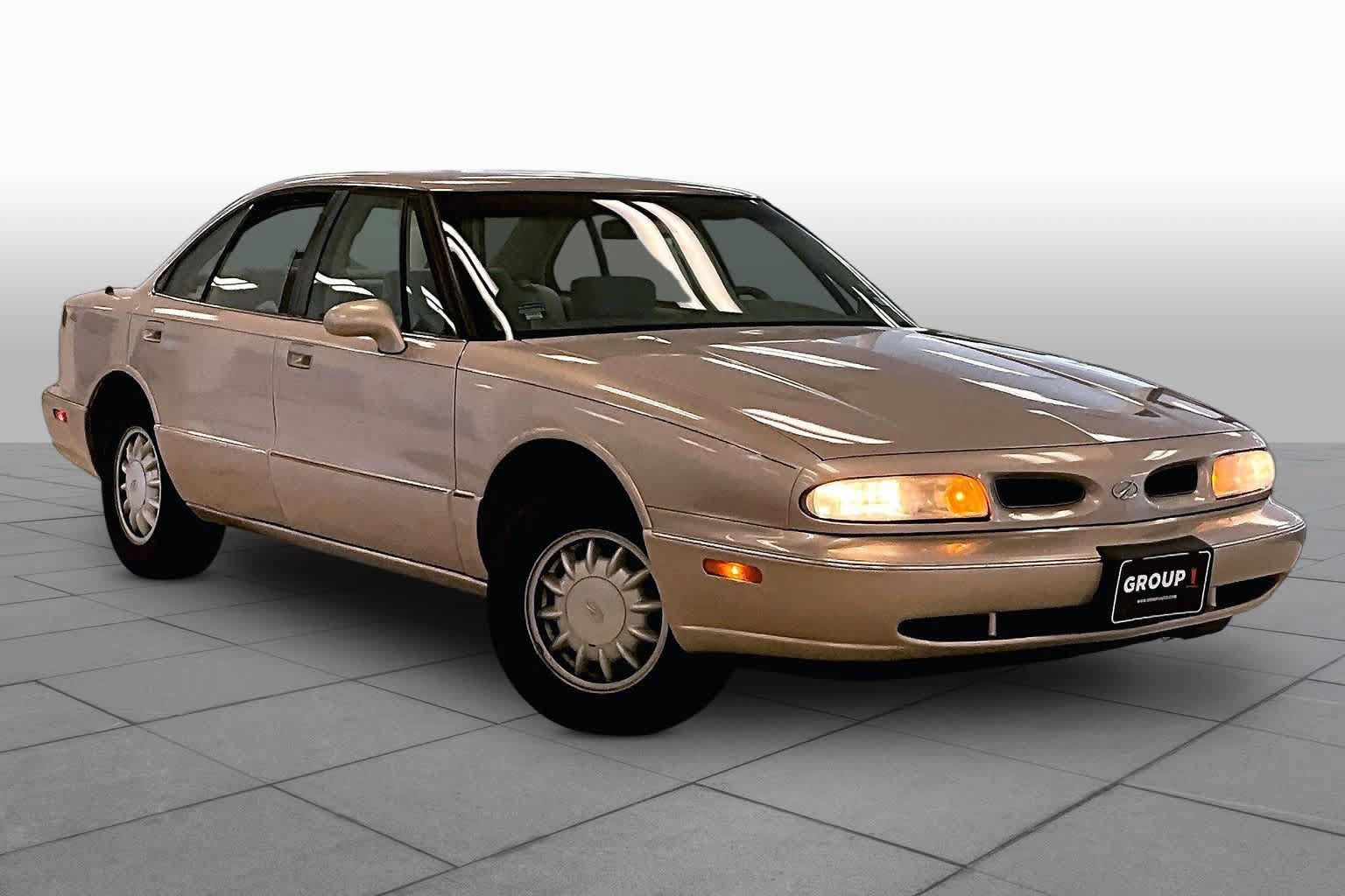Used 1999 Oldsmobile 88 FWD image 2