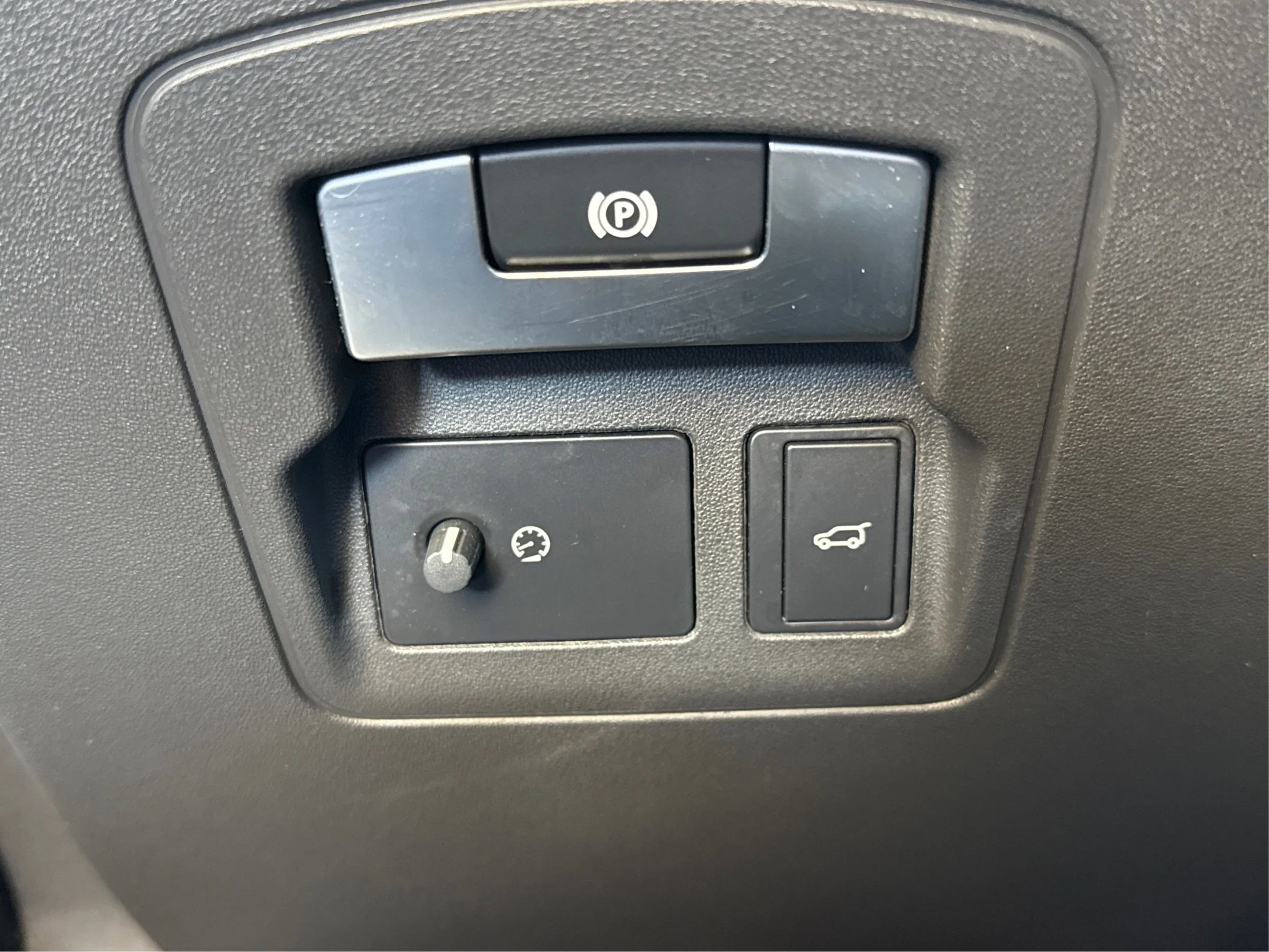 Used 2020 Land Rover Range Rover Velar S image 17