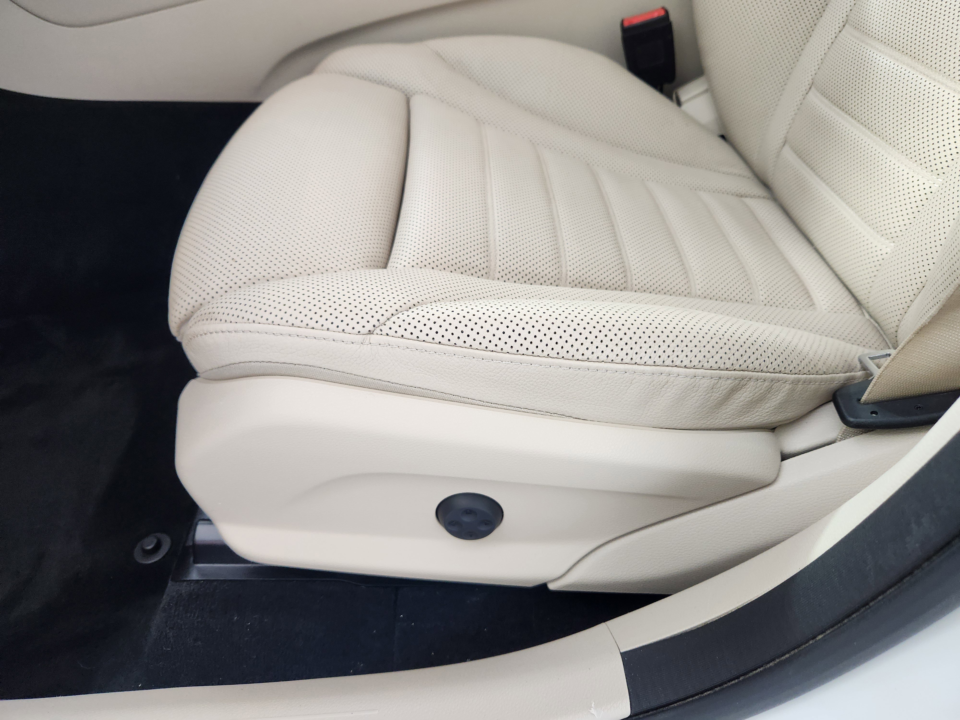 Used 2020 Mercedes-Benz GLC 300 4MATIC Coupe image 13