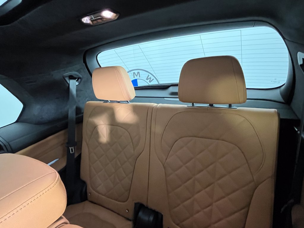 Used 2024 BMW X7 xDrive40i w/ M Sport Package AWD/4WD image 19