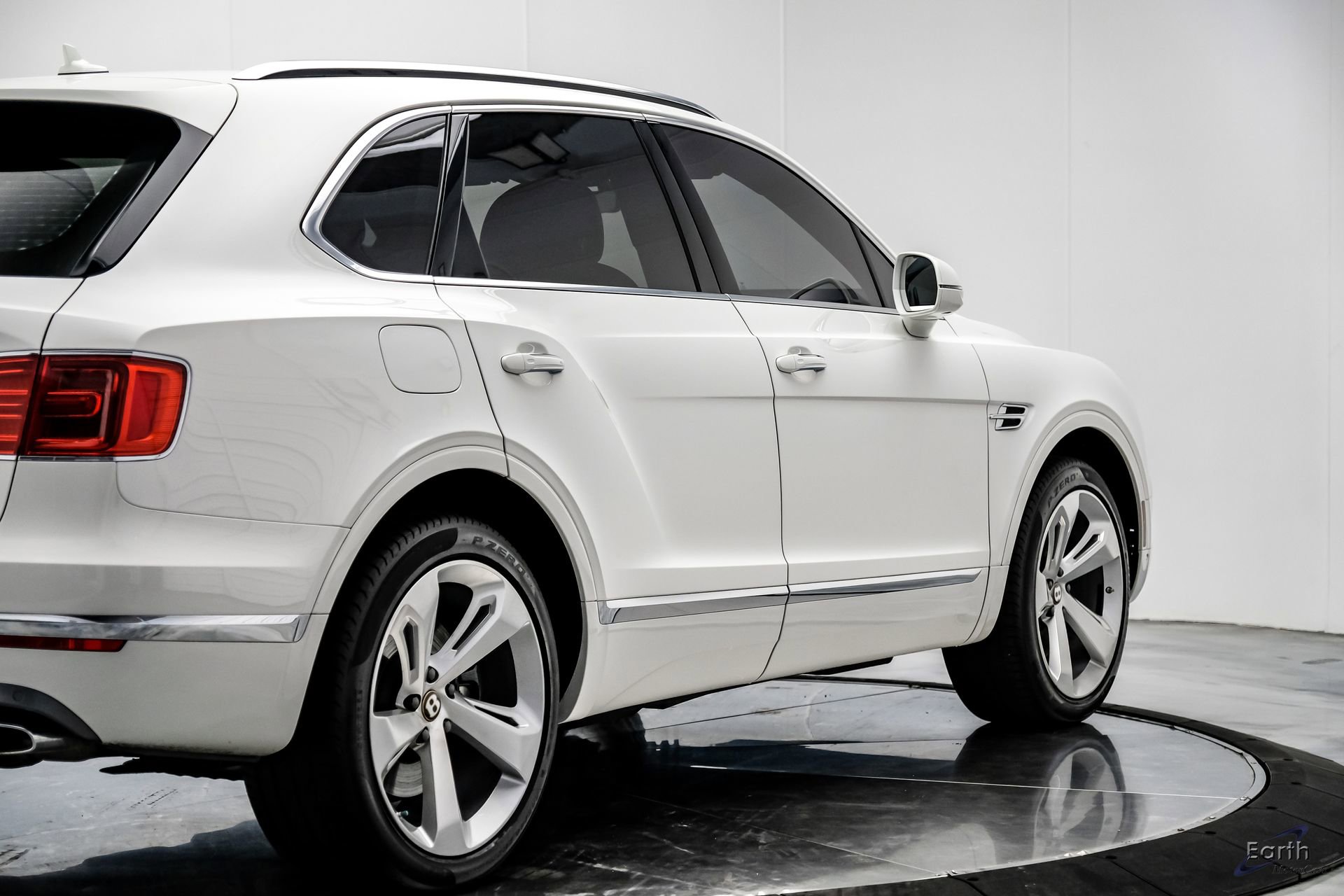 Used 2019 Bentley Bentayga image 18