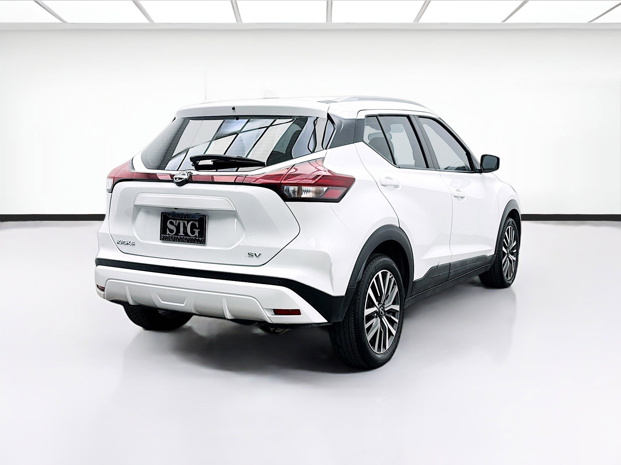 Used 2022 Nissan Kicks SV image 4
