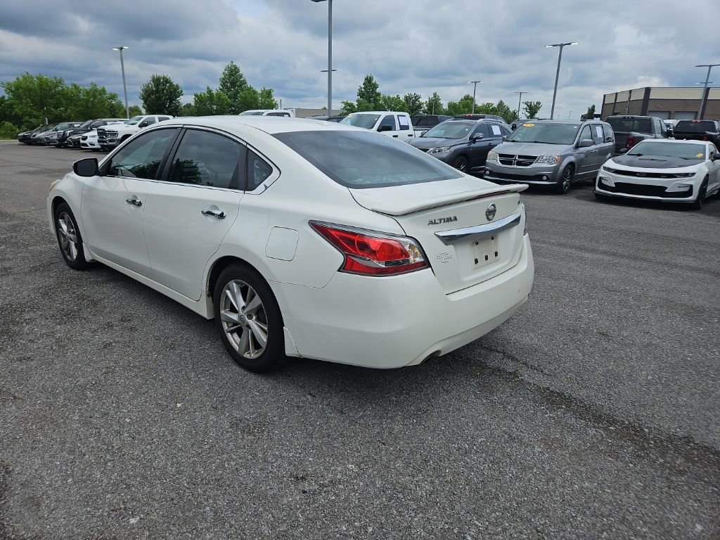 Used 2015 Nissan Altima 2.5 SL w/ Moonroof Package FWD image 5