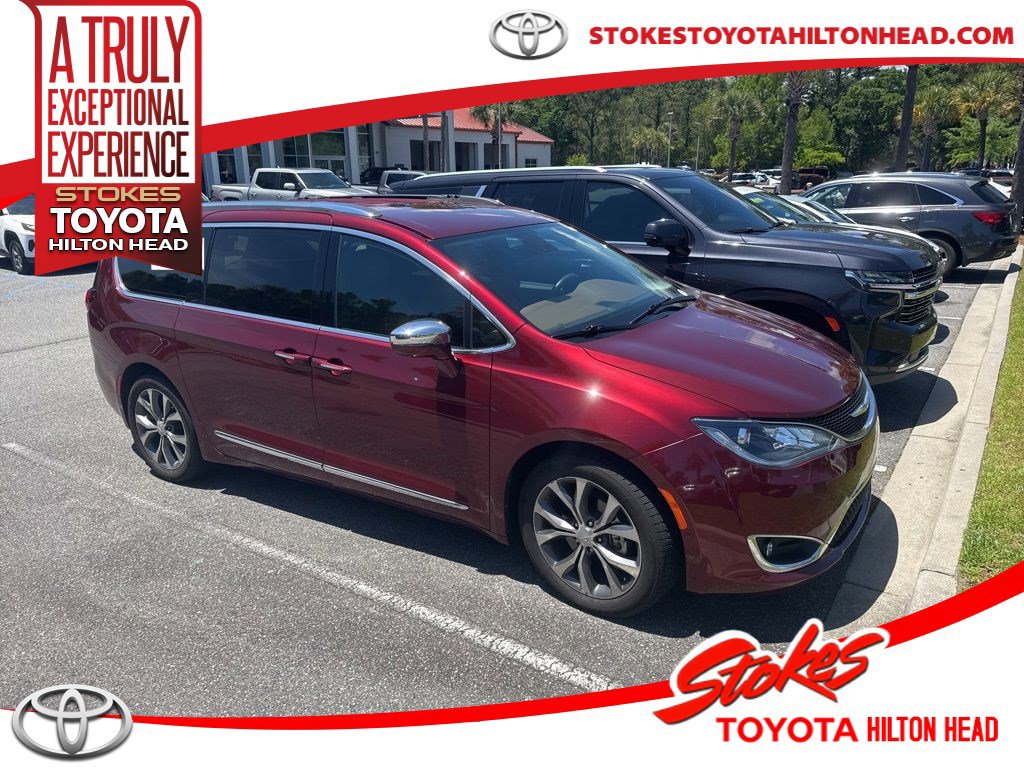 Used 2017 Chrysler Pacifica Limited FWD image 1