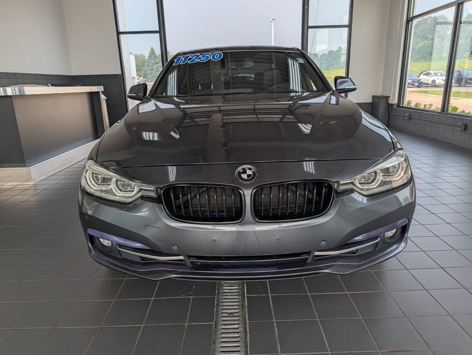 Used 2017 BMW 330i xDrive Sedan AWD/4WD image 7