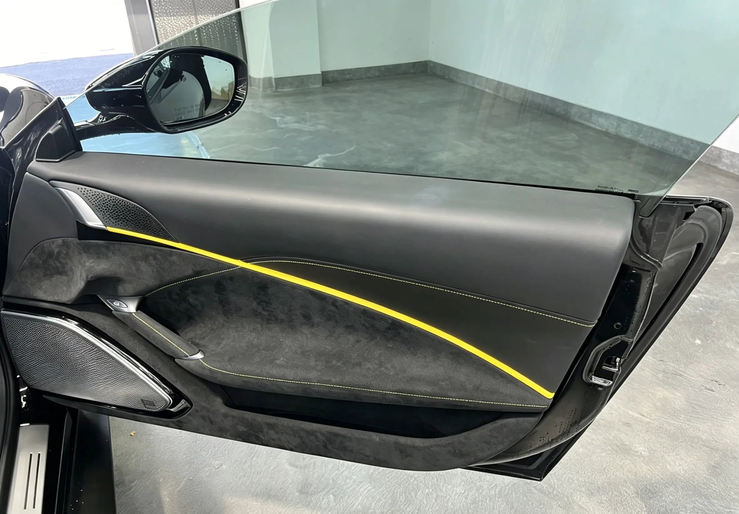 Used 2023 Ferrari Roma RWD image 19