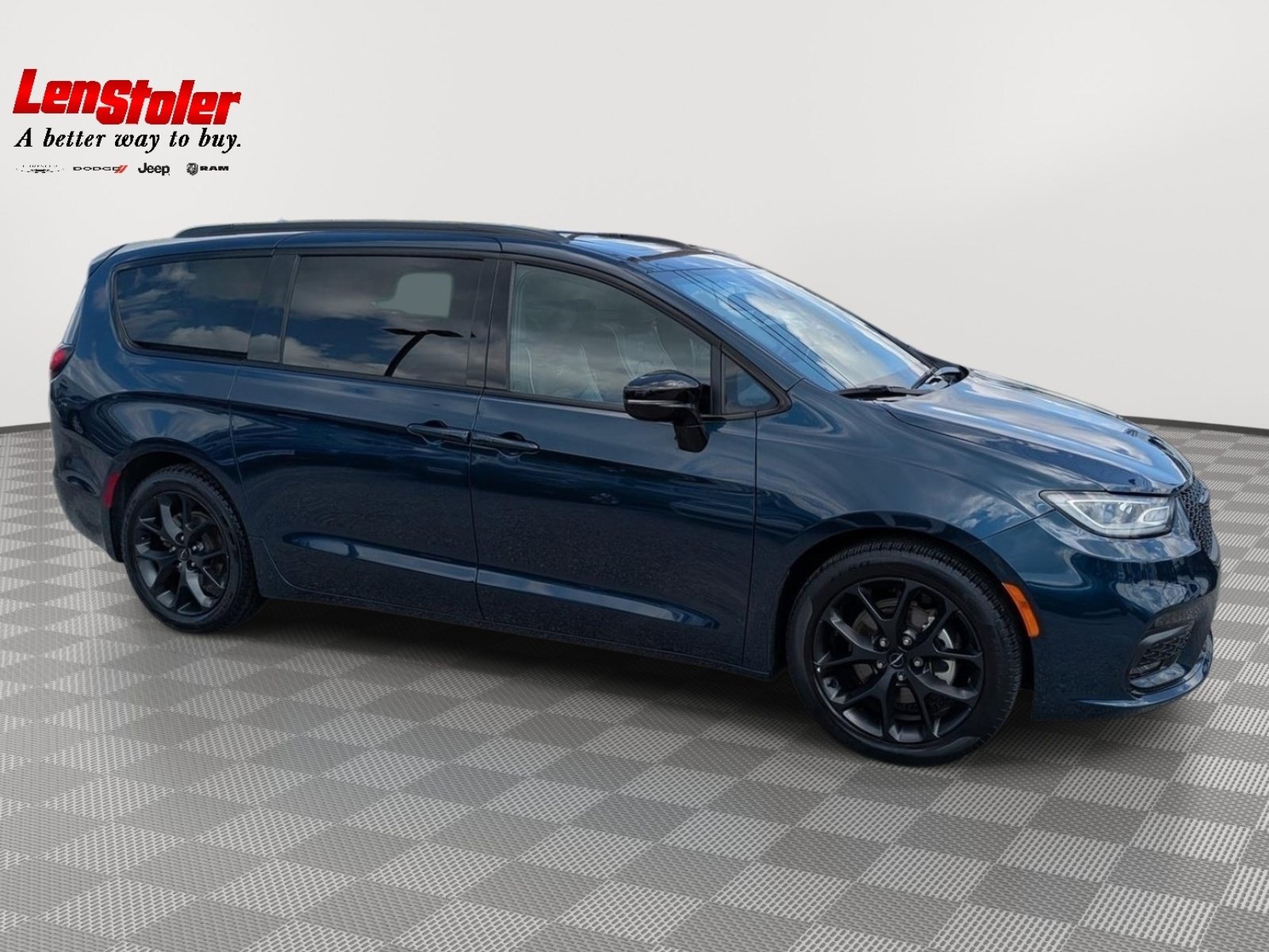 Used 2025 Chrysler Pacifica Limited FWD image 6