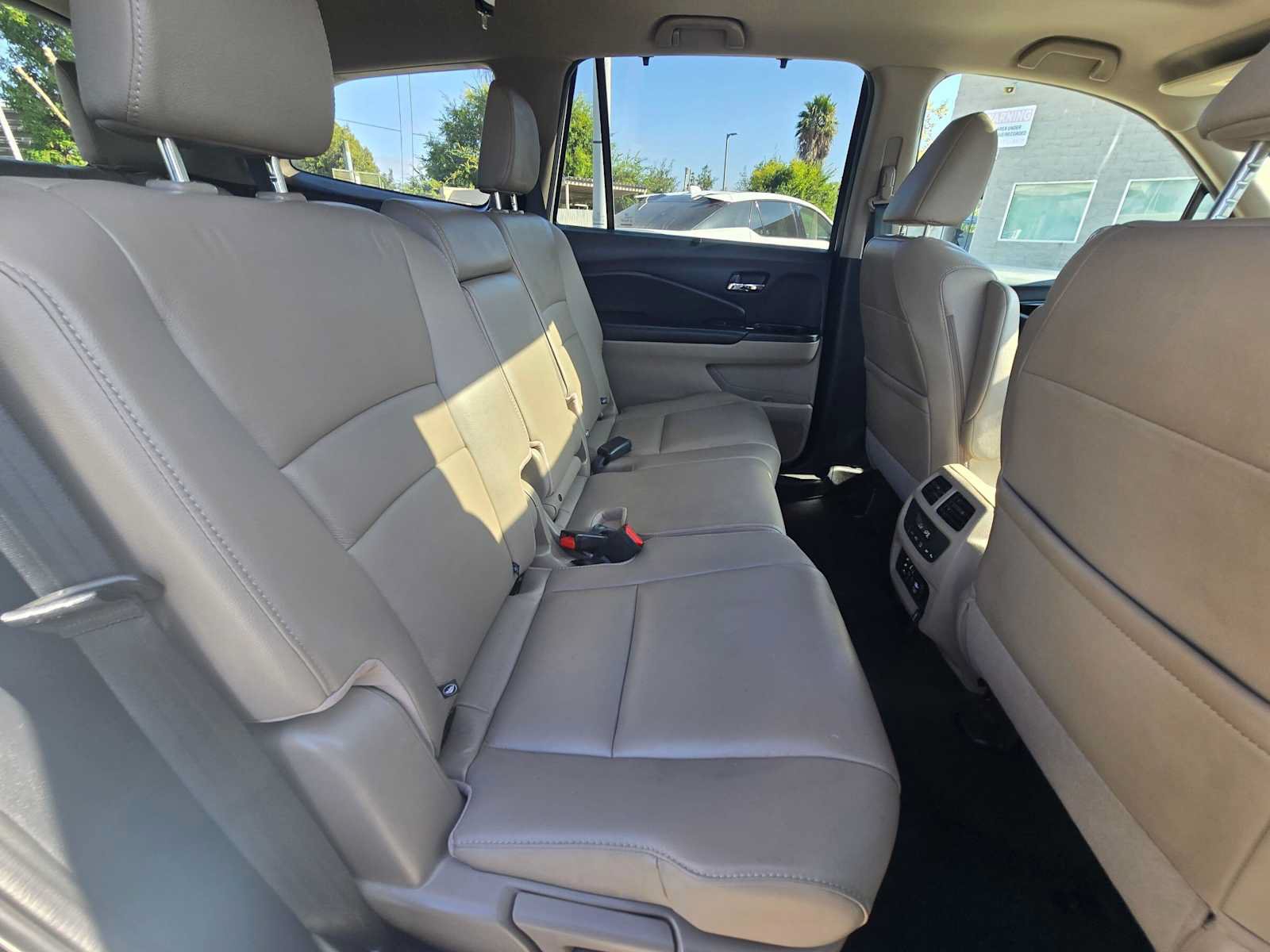 Used 2018 Honda Pilot Touring image 12