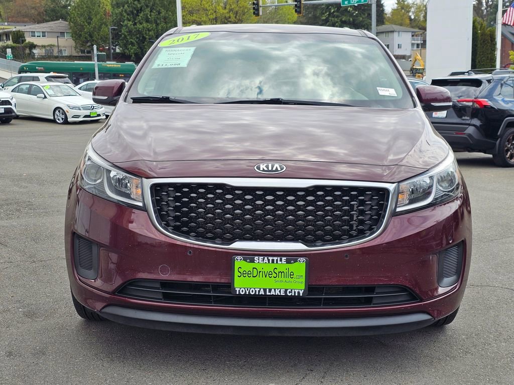 Used 2017 Kia Sedona LX w/ LX Essentials Premium Package FWD image 2