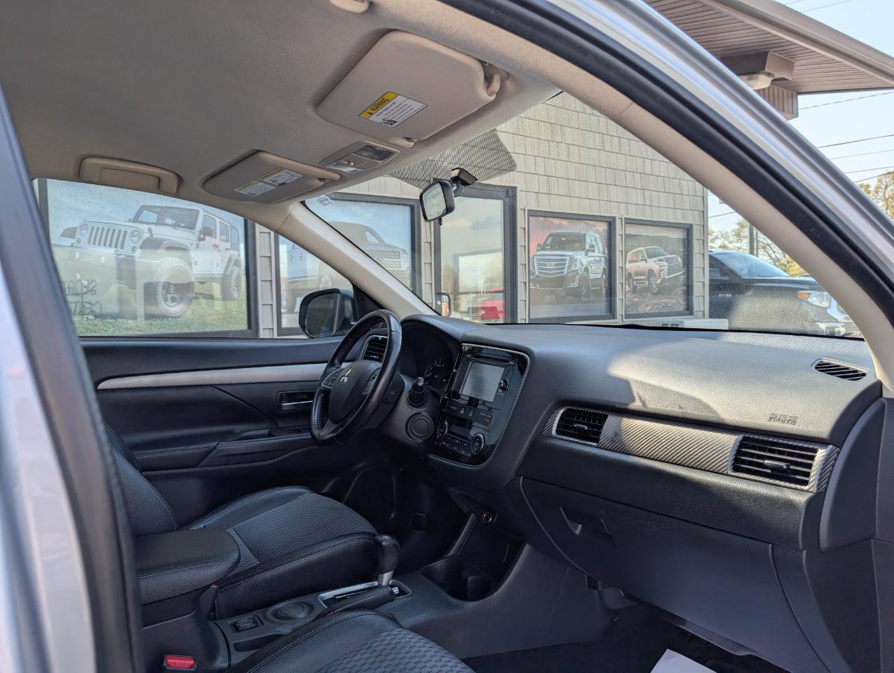 Used 2015 Mitsubishi Outlander SE image 20