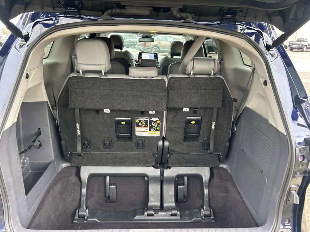 Used 2024 Toyota Sienna XLE w/ XLE Plus Package image 25