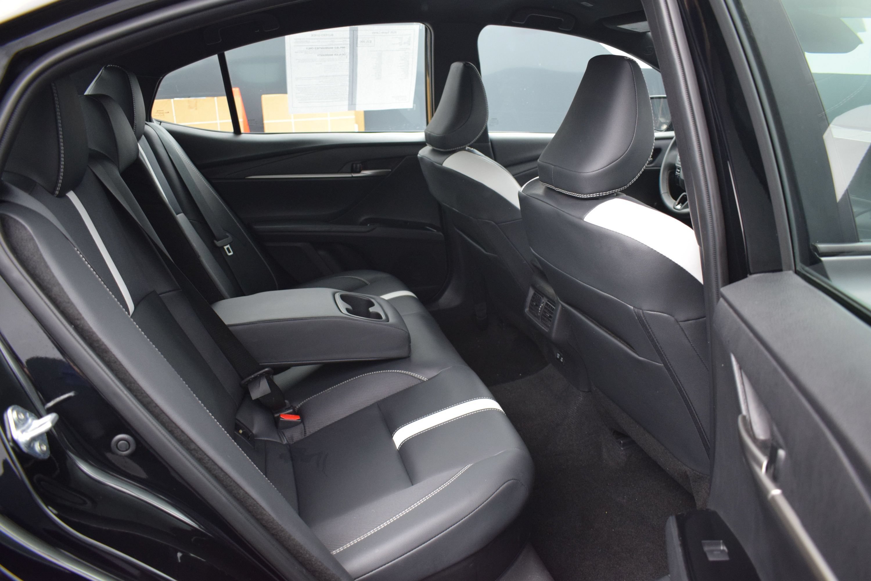 Used 2025 Toyota Camry SE AWD/4WD image 11