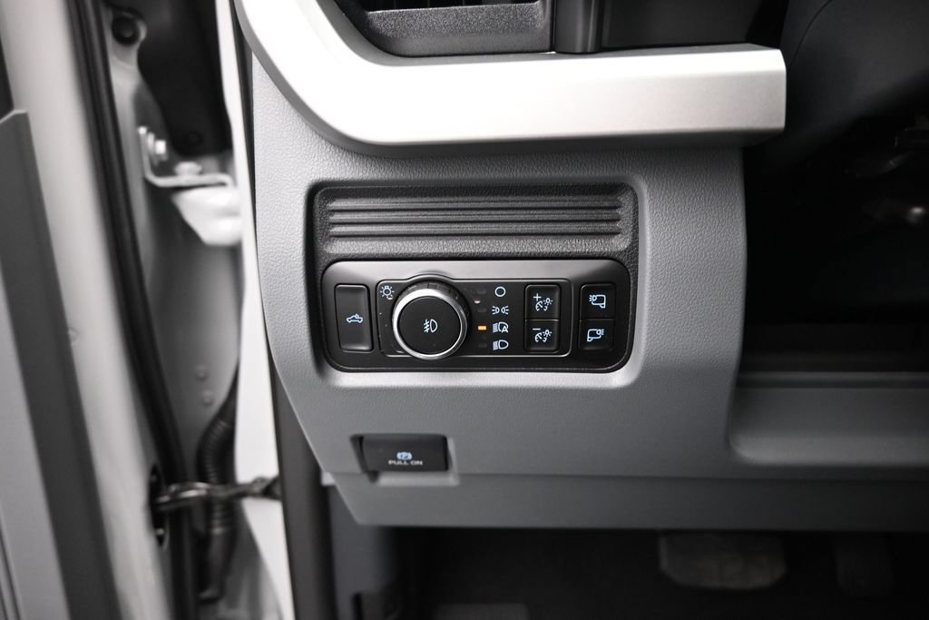 New 2026 Ford F250 XLT w/ FX4 Off-Road Package AWD/4WD image 12