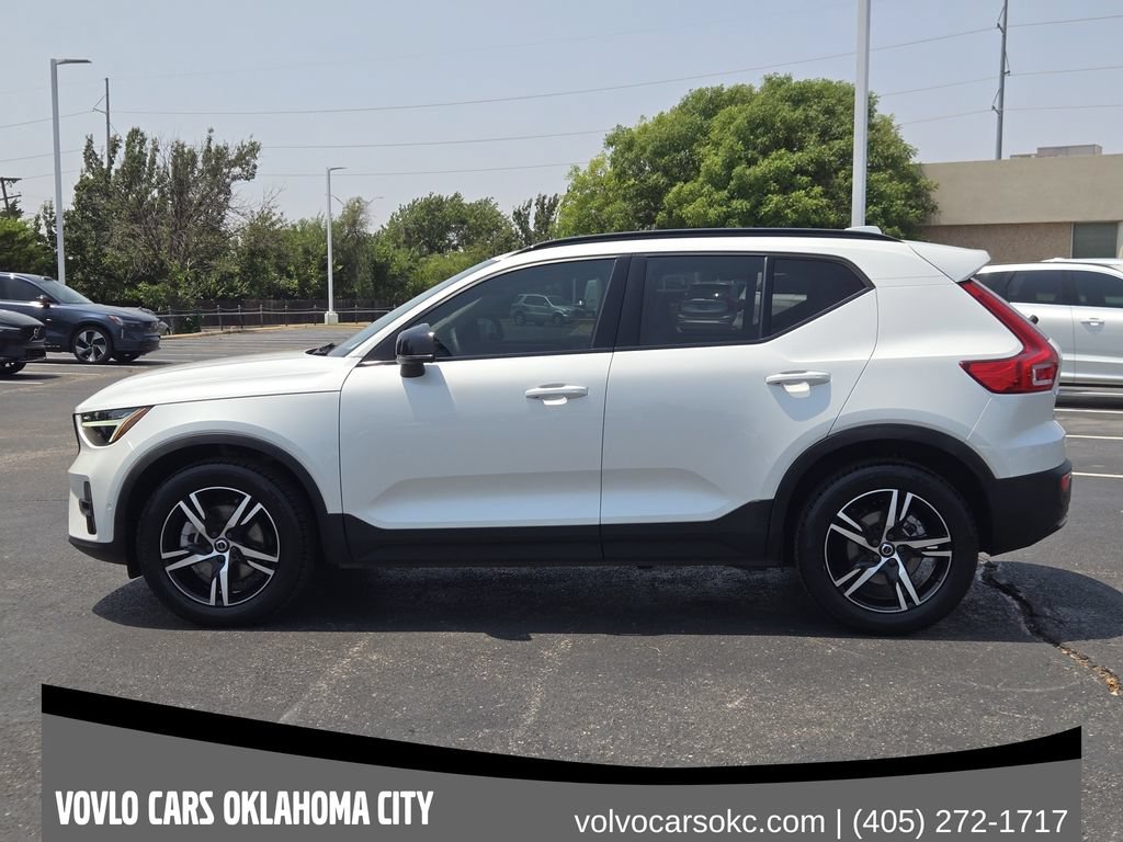 Certified 2023 Volvo XC40 B4 Plus w/ Driver Assist Package FWD image 4