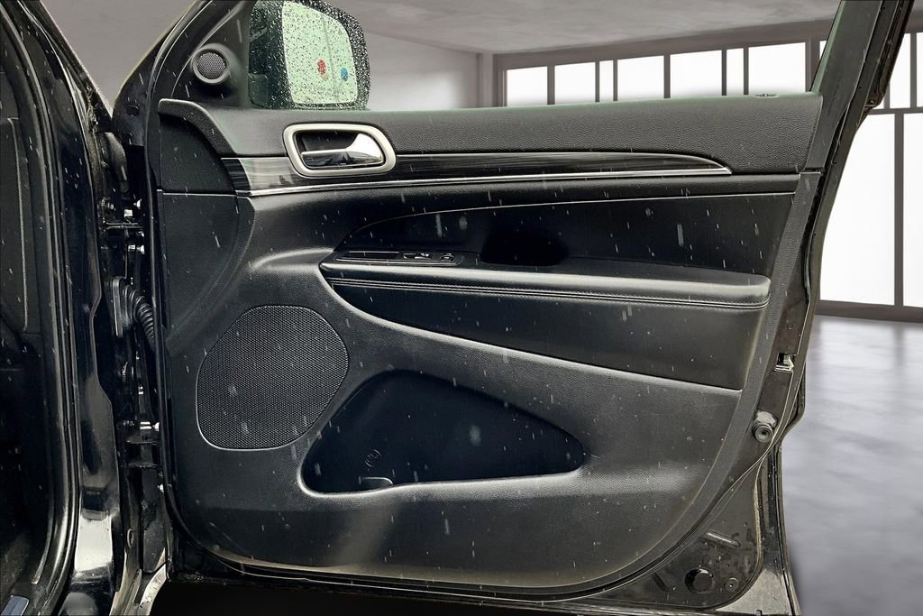 Used 2022 Jeep Grand Cherokee Limited image 24