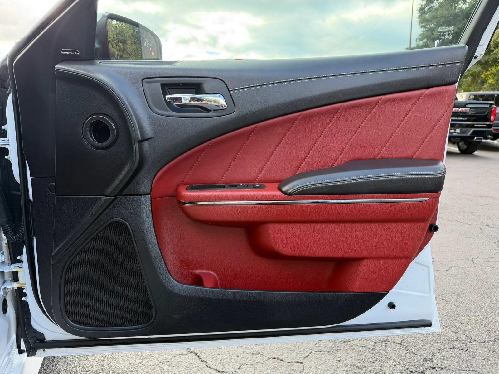 Used 2019 Dodge Charger SRT Hellcat w/ Harman/Kardon Audio Group RWD image 29