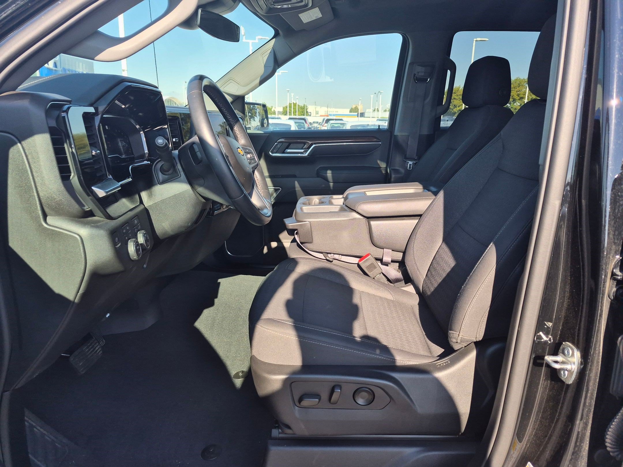 Used 2023 Chevrolet Silverado 1500 LT w/ Z71 Off-Road Package AWD/4WD image 17