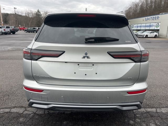 Used 2025 Mitsubishi Outlander SE image 7
