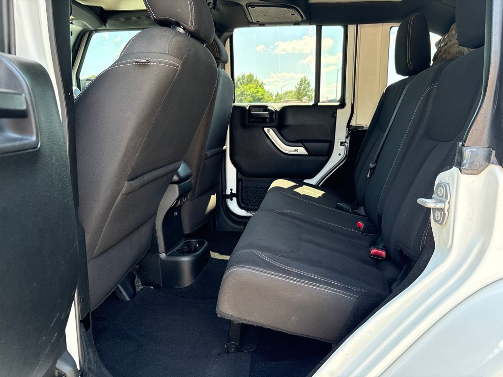 Used 2018 Jeep Wrangler Unlimited Sahara AWD/4WD image 12