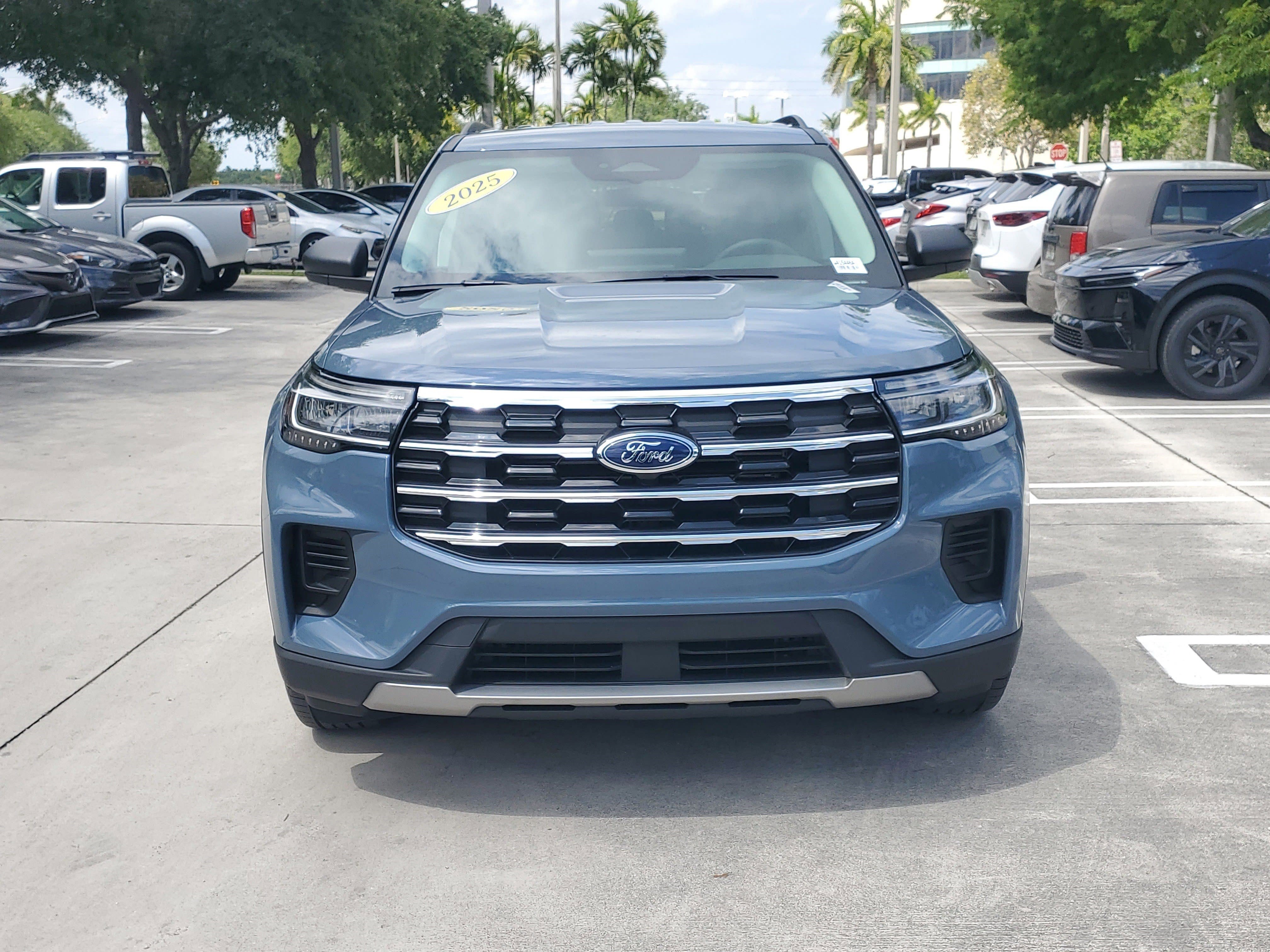 Used 2025 Ford Explorer Active RWD image 8