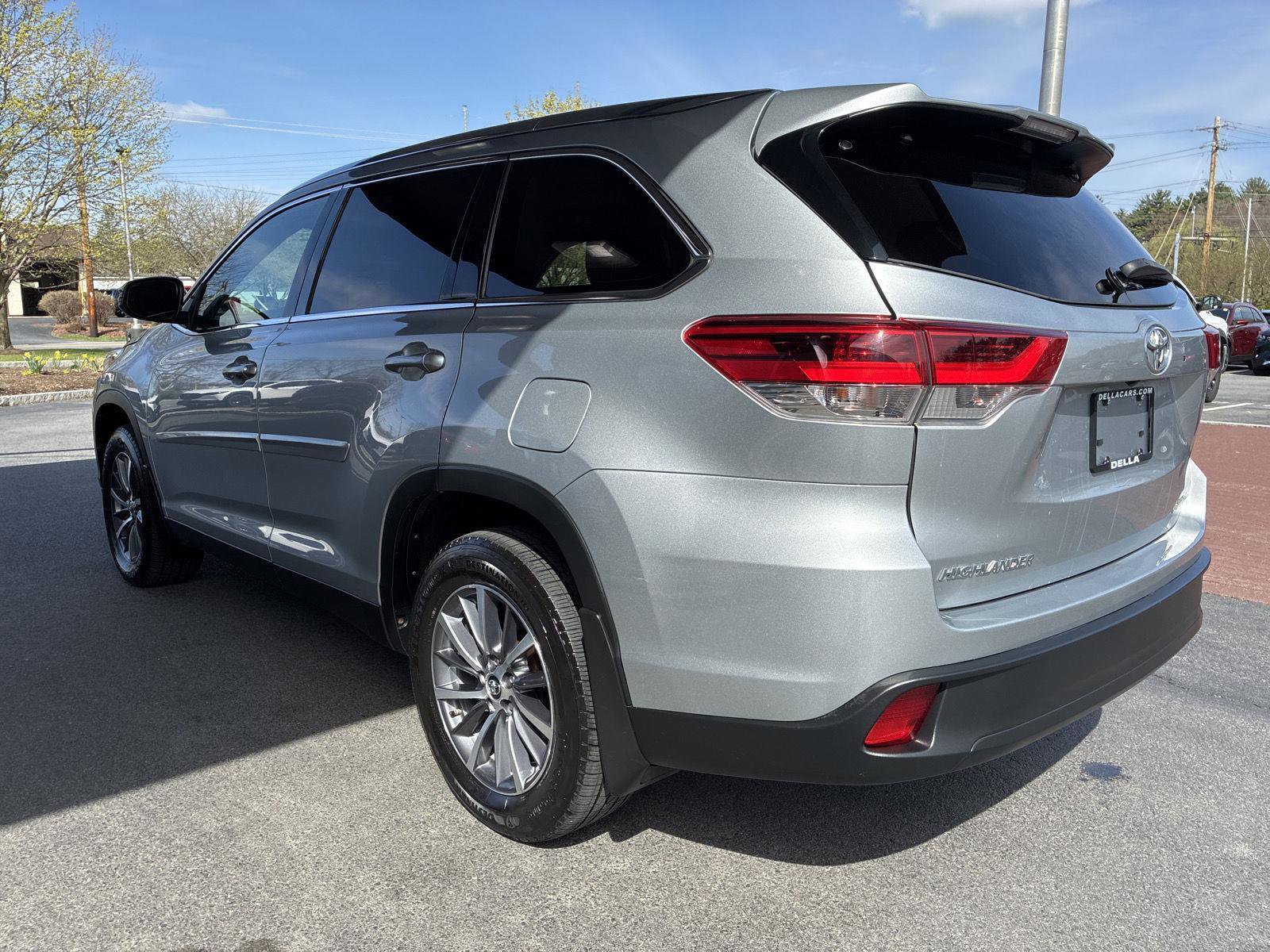 Used 2019 Toyota Highlander XLE AWD/4WD image 5