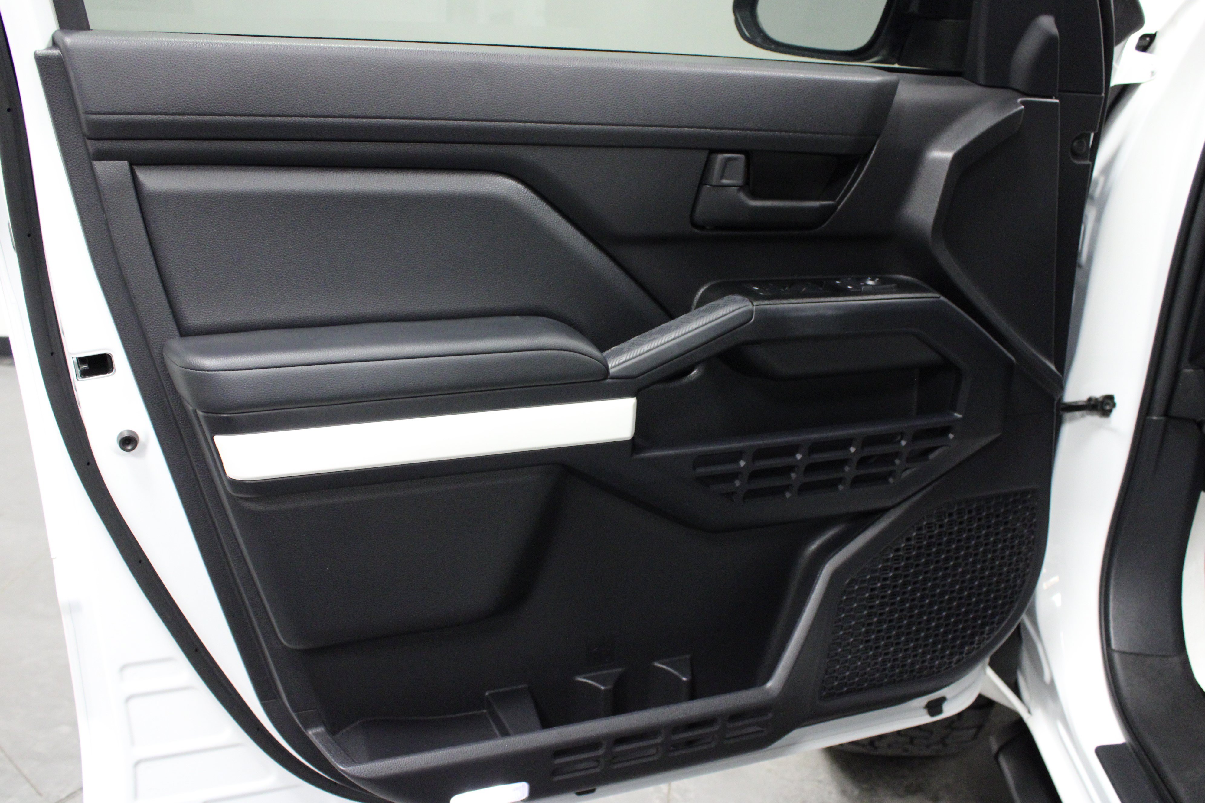 Used 2025 Toyota 4Runner SR5 AWD/4WD image 11