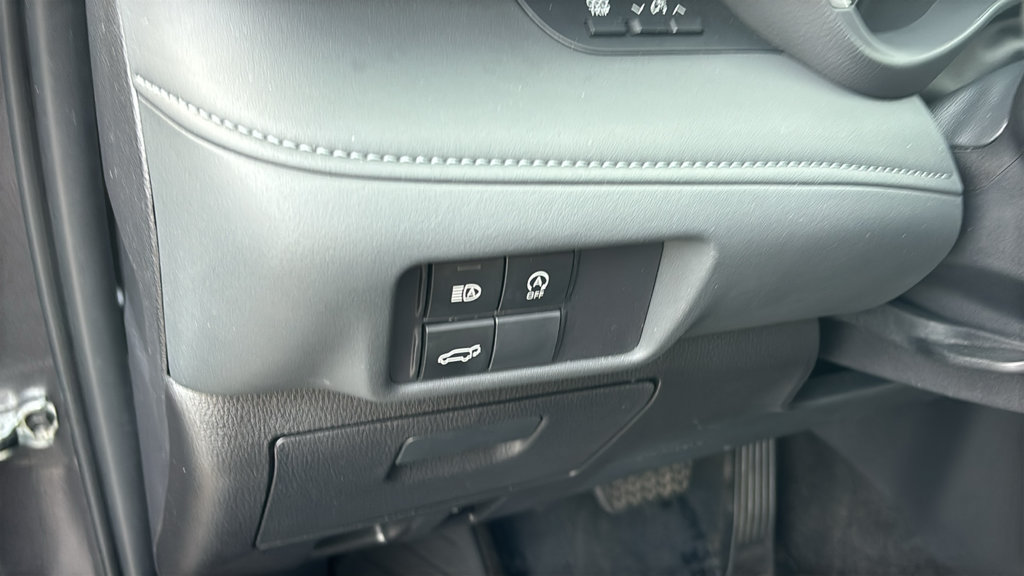 Used 2025 Toyota Highlander XLE AWD/4WD image 16