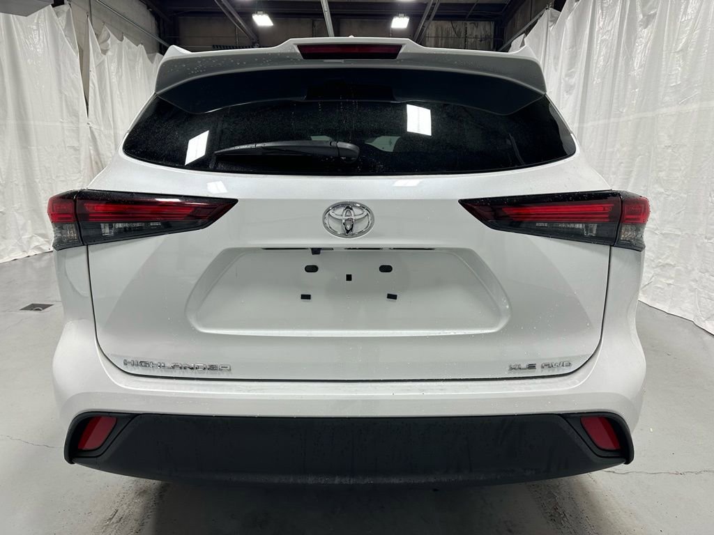 Used 2025 Toyota Highlander XLE image 6