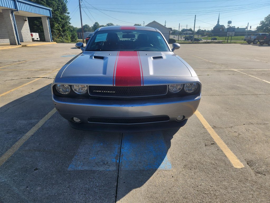 Used 2013 Dodge Challenger SXT RWD image 3