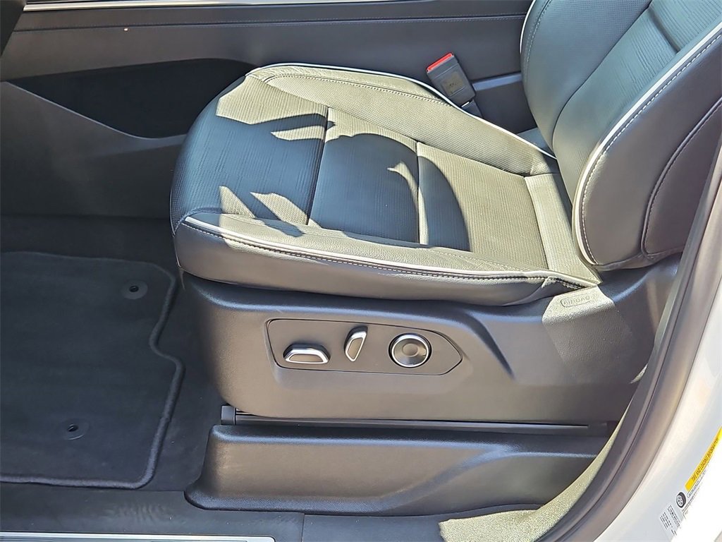 Certified 2025 Cadillac Escalade Sport w/ LPO, ONYX Package image 23