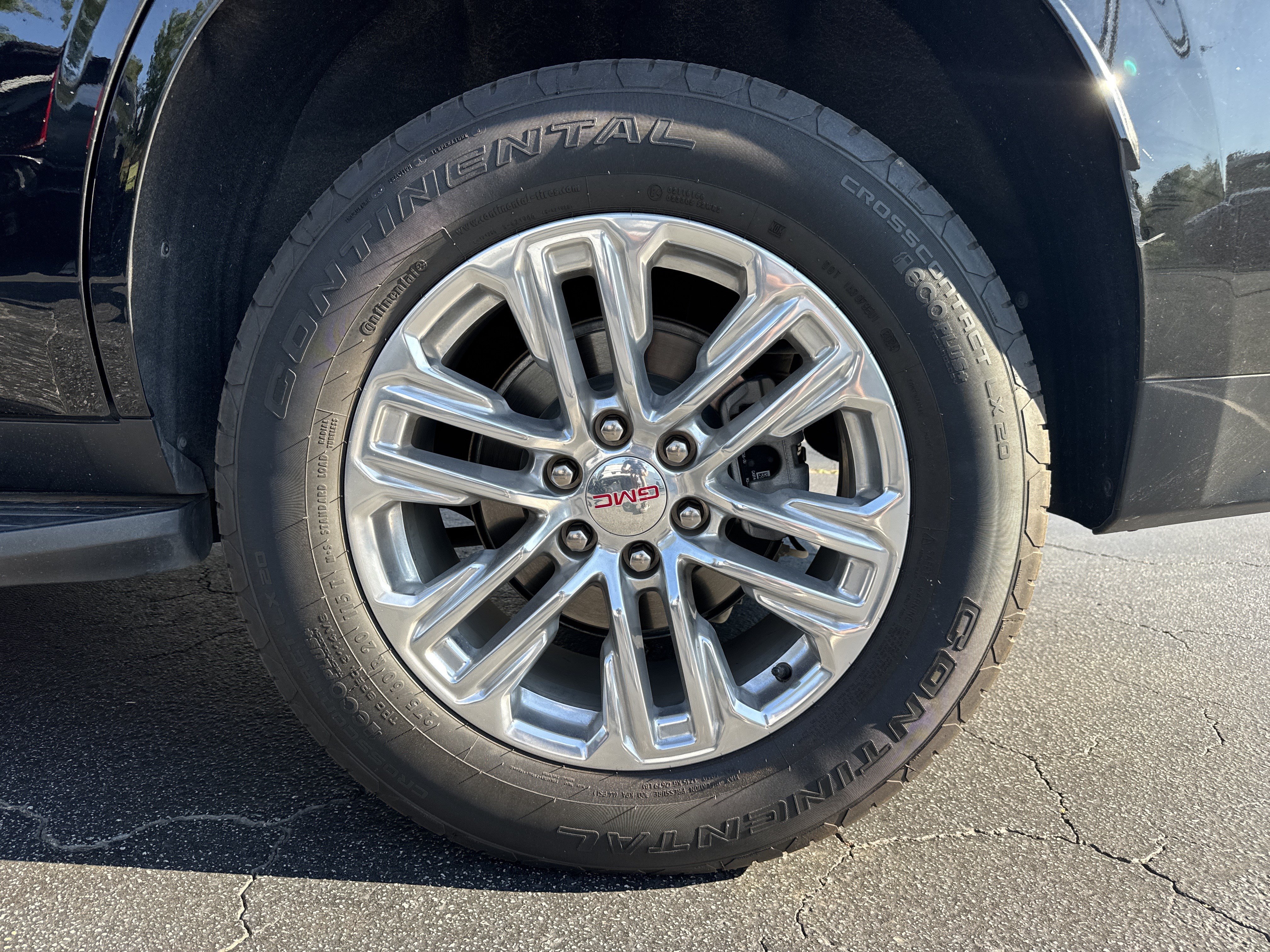 Certified 2024 GMC Yukon SLT w/ SLT Premium Package AWD/4WD image 20