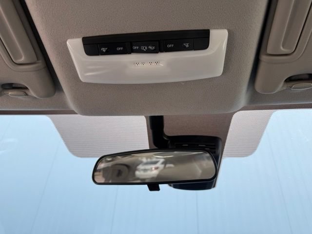 Certified 2020 Nissan Versa SR w/ Convenience Package FWD image 20