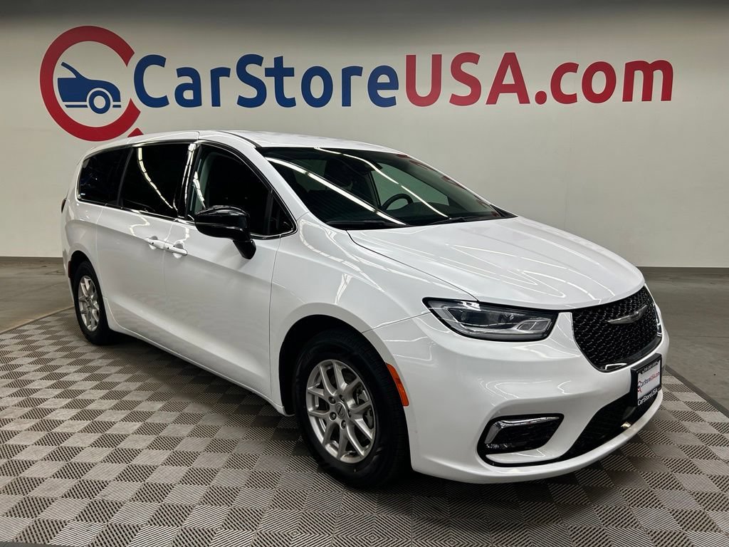 Used 2024 Chrysler Pacifica Touring-L FWD image 1