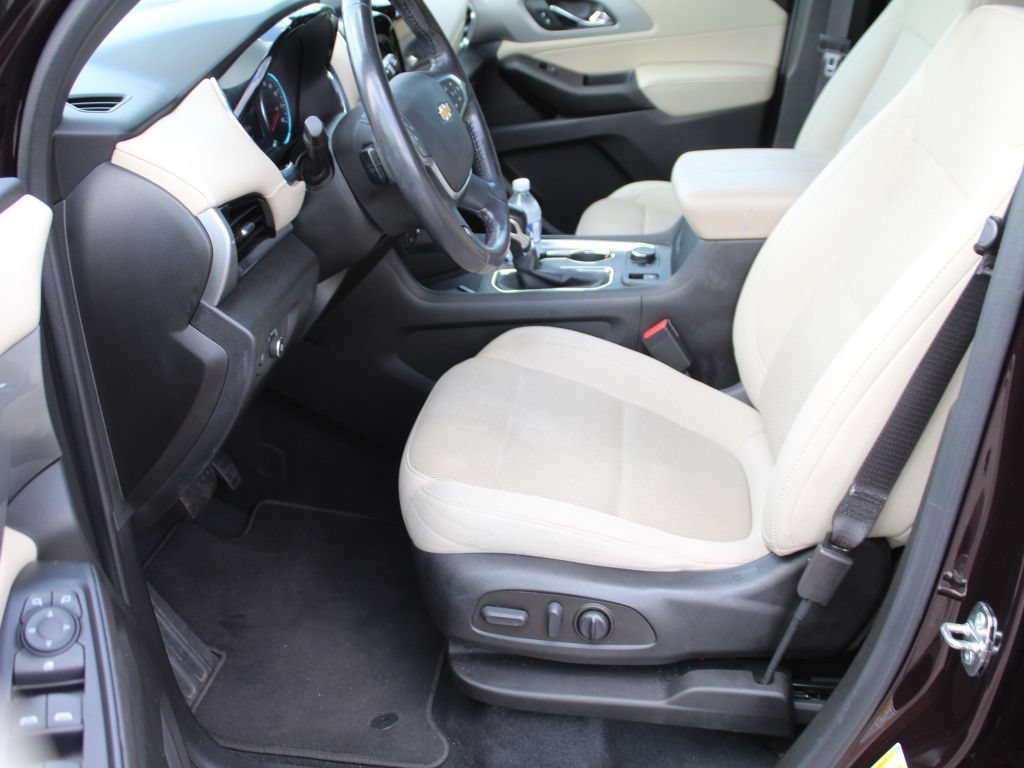 Used 2022 Chevrolet Traverse LT FWD image 9