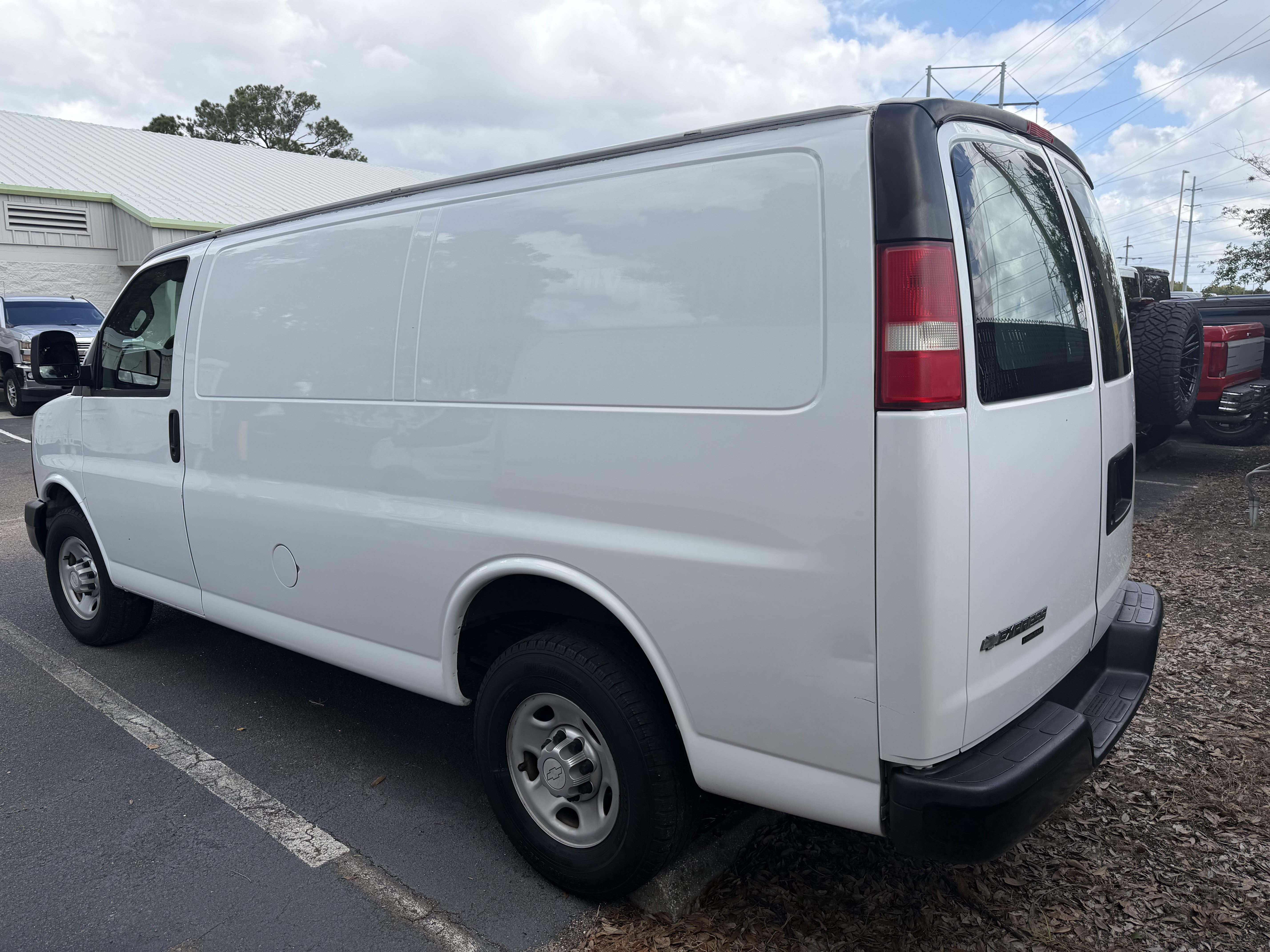 Used 2016 Chevrolet Express 2500 RWD image 5