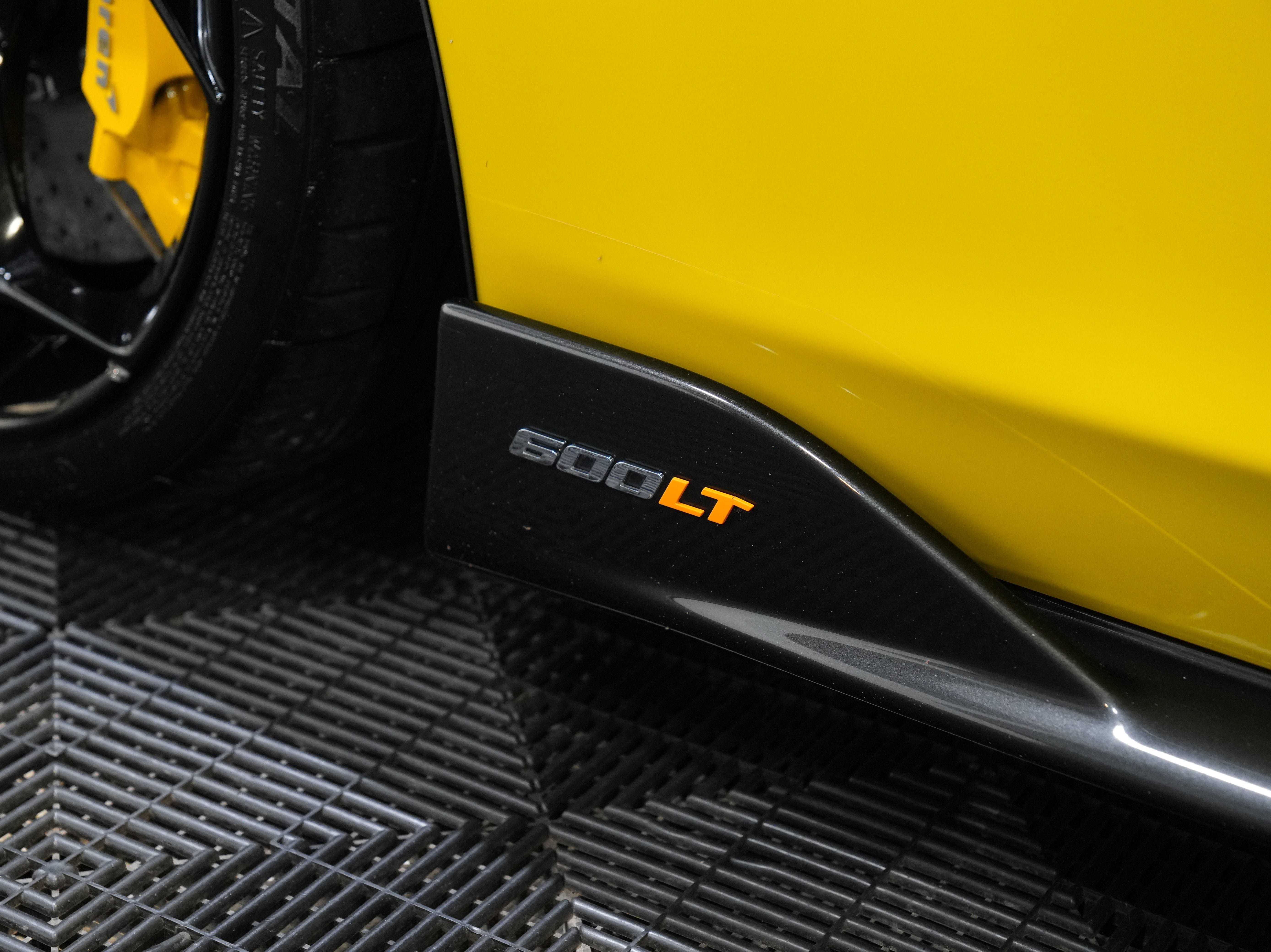 Used 2020 McLaren 600LT Spider RWD image 25